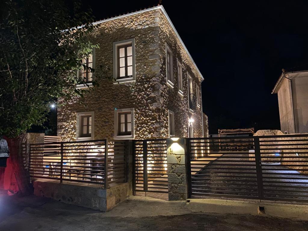 Indigo Leonidion Apartment Luaran gambar